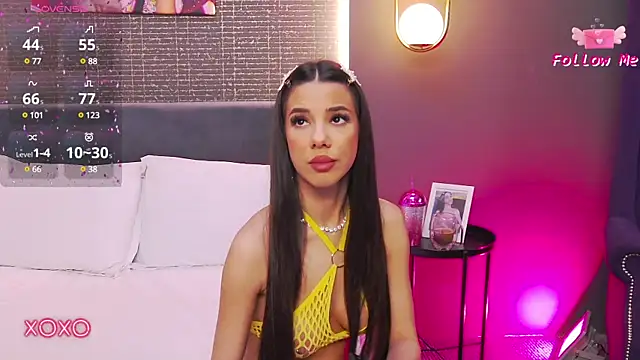 Snapshot of LaraKent chatting on February 3, 2025, 8:35 pm LaraKent online show from February 3, 2025, 8:35 pm