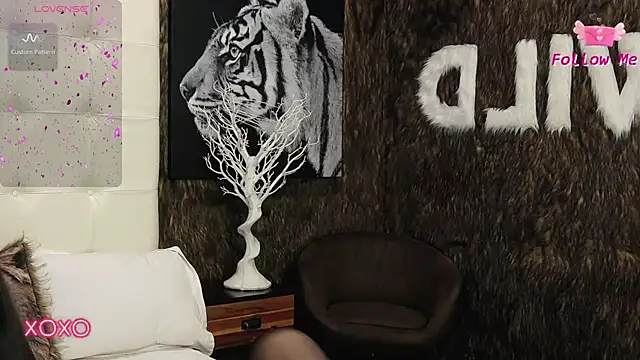 Snapshot of LaraKent chatting on February 16, 2025, 6:21 am LaraKent online show from February 16, 2025, 6:21 am