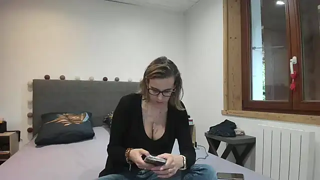 Snapshot of Madame_Callie chatting on June 9, 2026, 1:23 pm Madame Callie online show from June 9, 2026, 1:23 pm