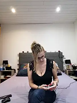 Snapshot of Madame_Callie chatting on June 30, 2026, 5:58 pm Madame Callie online show from June 30, 2026, 5:58 pm