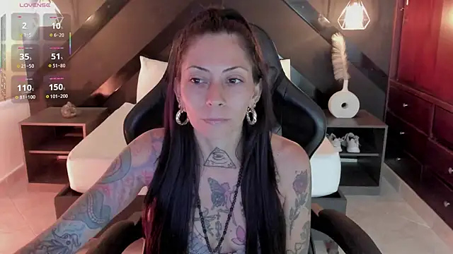 Snapshot of dark_gotica chatting on April 23, 2026, 7:16 pm dark gotica online show from April 23, 2026, 7:16 pm