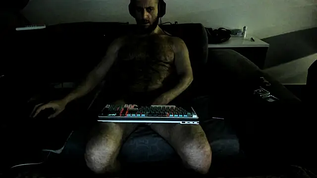 Snapshot of Hugealphabeast chatting on November 30, 2025, 5:28 pm Hugealphabeast online show from November 30, 2025, 5:28 pm