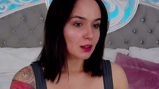 MeIisaLove online show from April 7, 2026, 6:41 pm