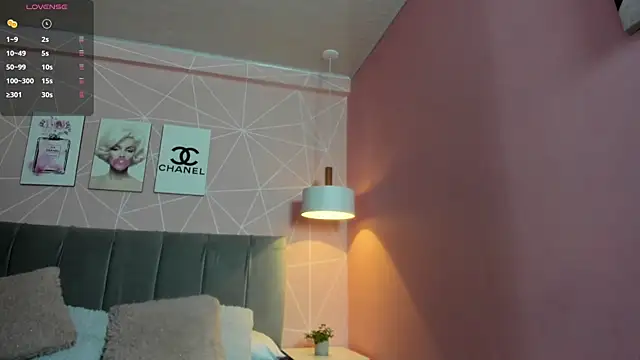 dolly zoe online show from December 23, 2025, 5:27 am