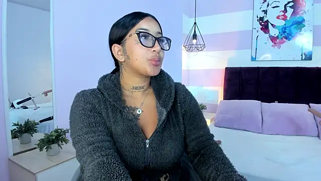 ayshel   online show from March 15, 2025, 4:46 am