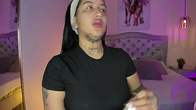 ayshel   online show from November 18, 2025, 5:12 am