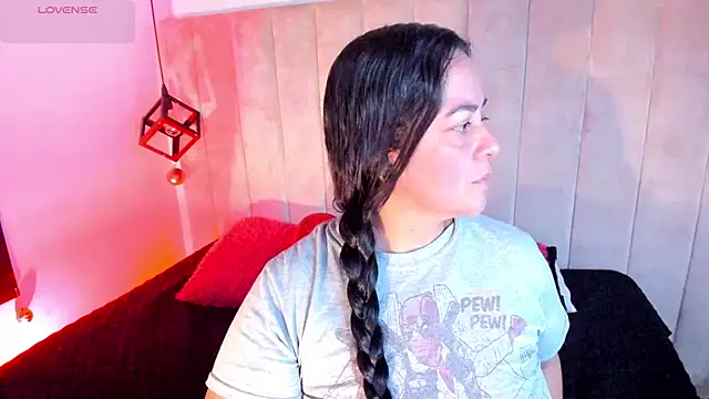 lucia vonne  online show from December 17, 2025, 8:15 pm