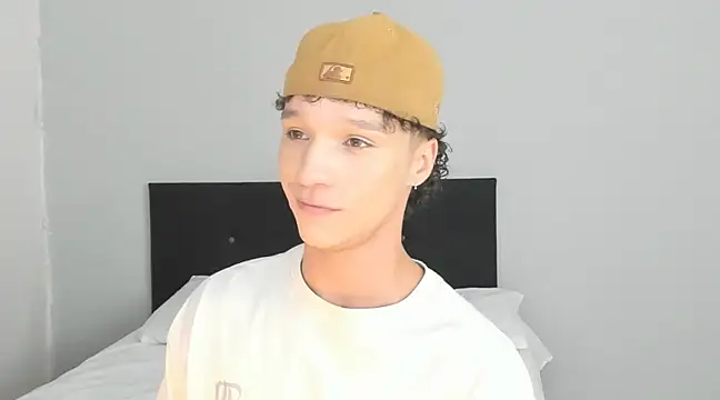 Snapshot of angelcortes chatting on March 5, 2025, 6:34 pm angelcortes online show from March 5, 2025, 6:34 pm