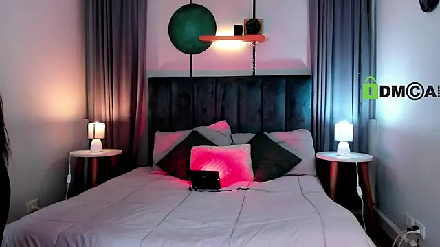 CoralineRicce  online show from November 5, 2025, 9:59 pm