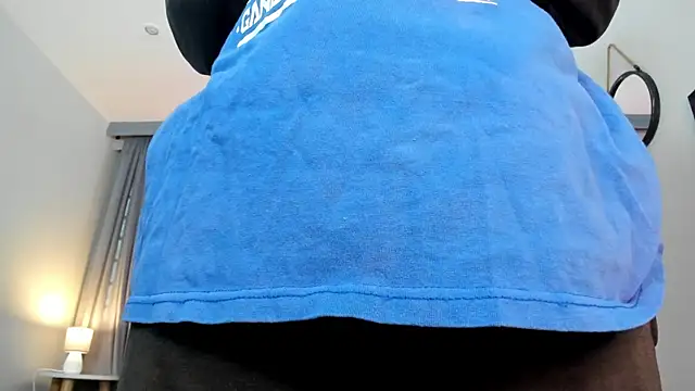 CoralineRicce  online show from November 24, 2025, 9:47 pm