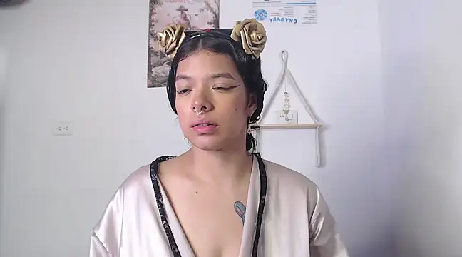 Snapshot of yungelitamor_ chatting on February 2, 2025, 8:35 am yungelitamor online show from February 2, 2025, 8:35 am