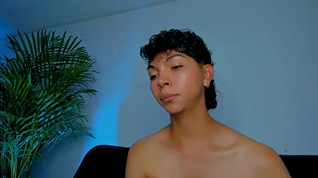 xhenisa  online show from November 20, 2025, 12:00 am