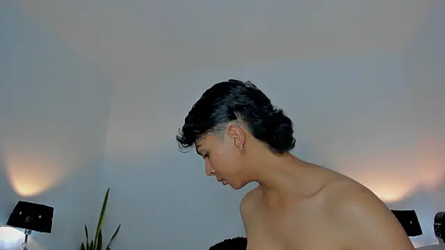 xhenisa  online show from February 27, 2026, 2:55 am