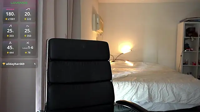 olivia jeas online show from November 4, 2025, 9:03 pm