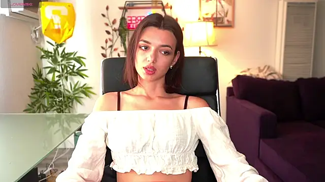 Snapshot of olivia_jeas chatting on May 19, 2026, 11:33 pm olivia jeas online show from May 19, 2026, 11:33 pm
