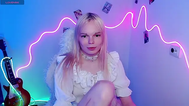 Emily Nyaffee online show from October 31, 2025, 5:25 pm