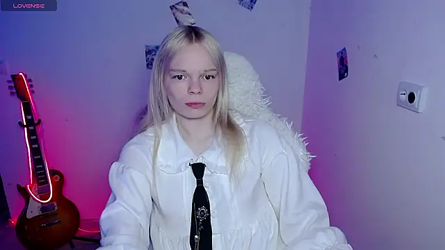 Snapshot of Emily_Nyaffee chatting on March 10, 2026, 4:06 am Emily Nyaffee online show from March 10, 2026, 4:06 am
