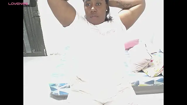 Snapshot of thickebonymilfF chatting on December 1, 2025, 1:21 am thickebonymilfF online show from December 1, 2025, 1:21 am