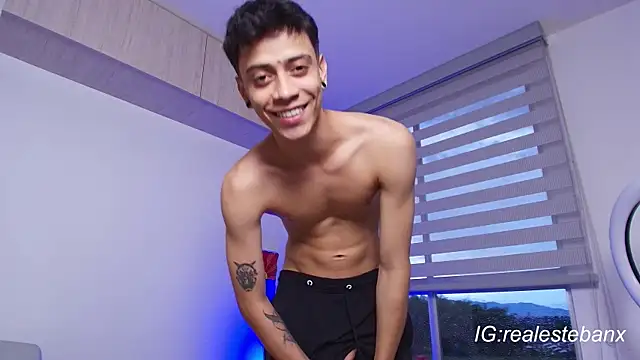 Snapshot of Esteban_Knight chatting on October 15, 2025, 10:32 pm Esteban Knight online show from October 15, 2025, 10:32 pm