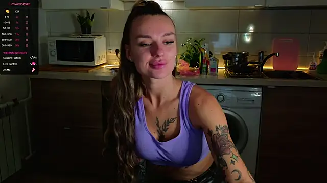 Snapshot of MissLovex chatting on October 27, 2025, 3:43 am MissLovex online show from October 27, 2025, 3:43 am