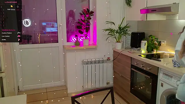 Snapshot of MissLovex chatting on December 15, 2025, 9:35 am MissLovex online show from December 15, 2025, 9:35 am