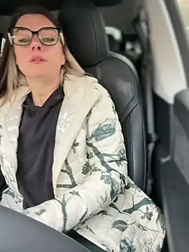 Snapshot of LadyLena1 chatting on November 2, 2025, 5:04 pm LadyLena1 online show from November 2, 2025, 5:04 pm