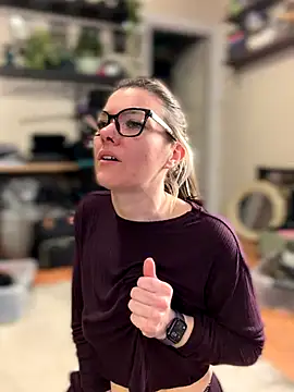 Snapshot of LadyLena1 chatting on November 14, 2025, 4:28 pm LadyLena1 online show from November 14, 2025, 4:28 pm