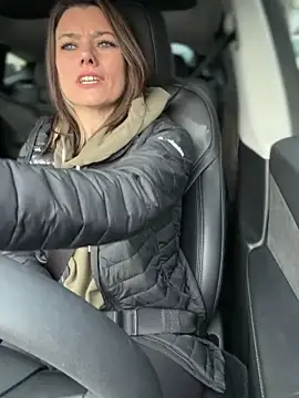 Snapshot of LadyLena1 chatting on November 28, 2025, 6:10 pm LadyLena1 online show from November 28, 2025, 6:10 pm