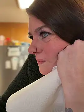 Snapshot of LadyLena1 chatting on December 3, 2025, 12:07 am LadyLena1 online show from December 3, 2025, 12:07 am