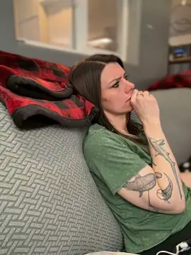 Snapshot of LadyLena1 chatting on December 17, 2025, 12:05 am LadyLena1 online show from December 17, 2025, 12:05 am