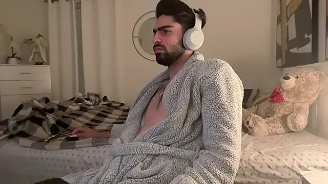 Snapshot of Carlos-195- chatting on November 1, 2025, 6:04 am Carlos-195- online show from November 1, 2025, 6:04 am