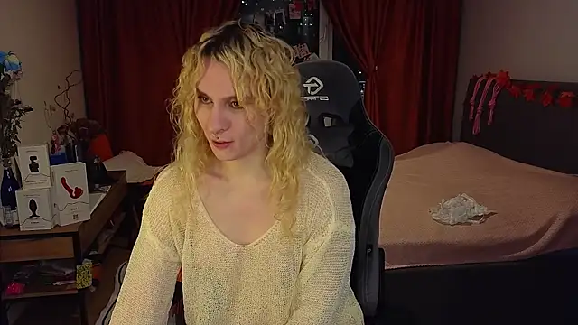 Lori Myaf online show from December 18, 2024, 2:28 pm