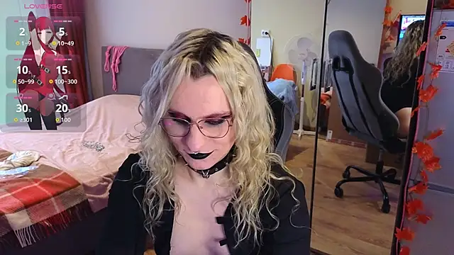 Lori Myaf online show from October 22, 2025, 1:11 pm