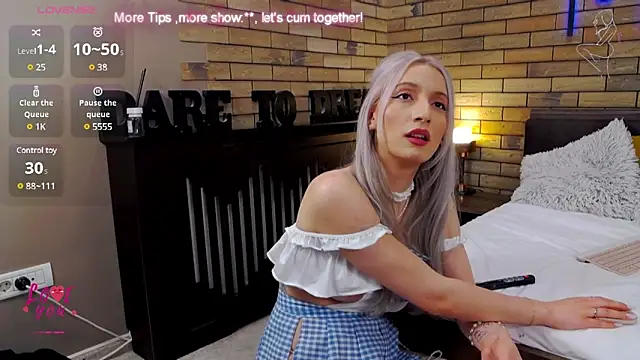 Snapshot of Ella_Charm chatting on January 25, 2025, 10:18 pm Ella Charm online show from January 25, 2025, 10:18 pm