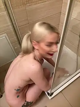 Snapshot of Ella_Charm chatting on February 11, 2025, 12:59 am Ella Charm online show from February 11, 2025, 12:59 am