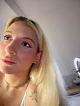 Snapshot of Ella_Charm chatting on October 16, 2025, 4:08 pm Ella Charm online show from October 16, 2025, 4:08 pm