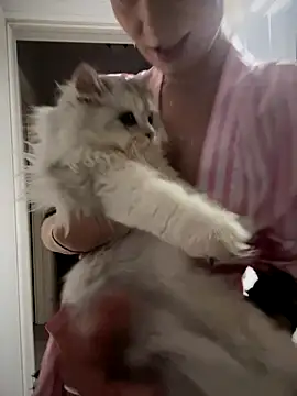 Snapshot of Ella_Charm chatting on October 17, 2025, 3:58 pm Ella Charm online show from October 17, 2025, 3:58 pm