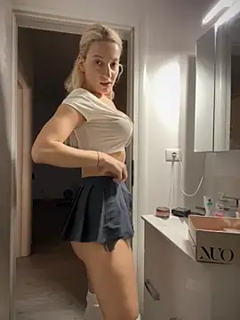 Snapshot of Ella_Charm chatting on November 27, 2025, 4:42 pm Ella Charm online show from November 27, 2025, 4:42 pm