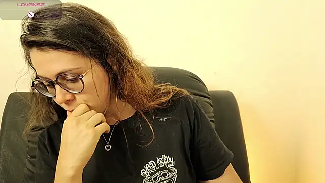 Snapshot of irinasweet27 chatting on November 6, 2025, 1:17 am irinasweet27 online show from November 6, 2025, 1:17 am