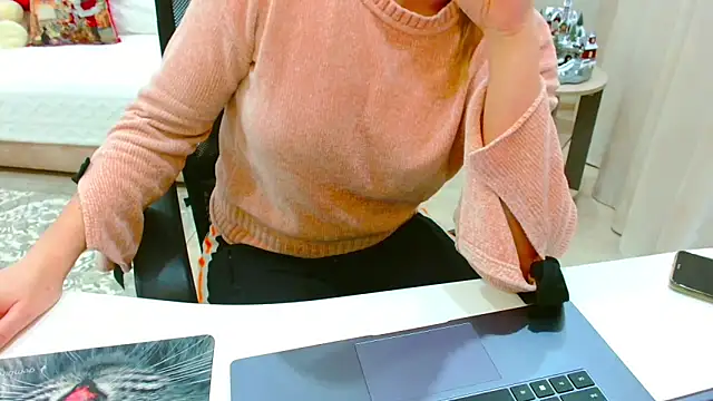 EveLove33 online show from February 7, 2026, 6:00 pm