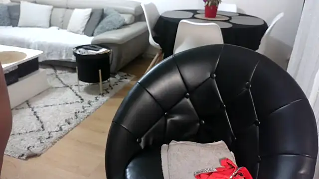 sarametisse26 online show from January 28, 2025, 7:11 am