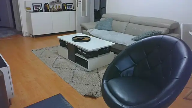 sarametisse26 online show from October 6, 2025, 6:11 am