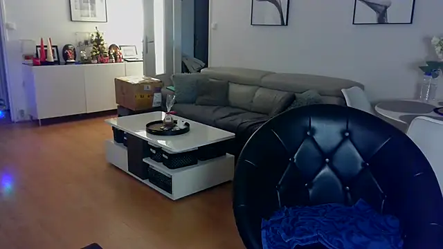 sarametisse26 online show from December 5, 2025, 7:06 am