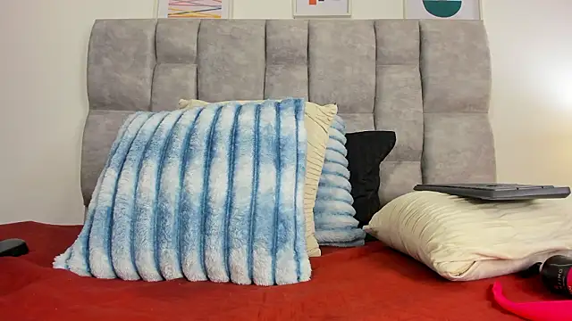 TiffanyFox1 online show from February 5, 2026, 11:04 am