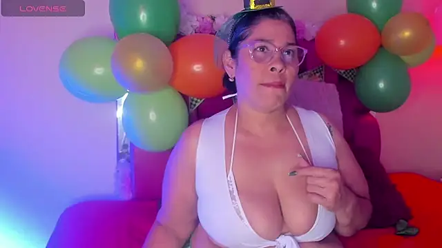 desire matture online show from March 17, 2025, 8:19 pm