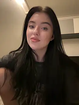 Angela Fosterr online show from December 3, 2025, 6:39 pm