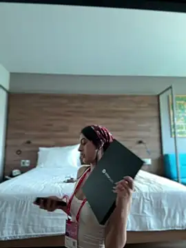 afrodita  25 online show from April 29, 2026, 9:21 pm