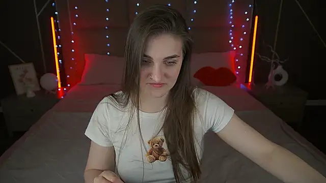 EmmyCharmm online show from March 19, 2026, 12:31 pm