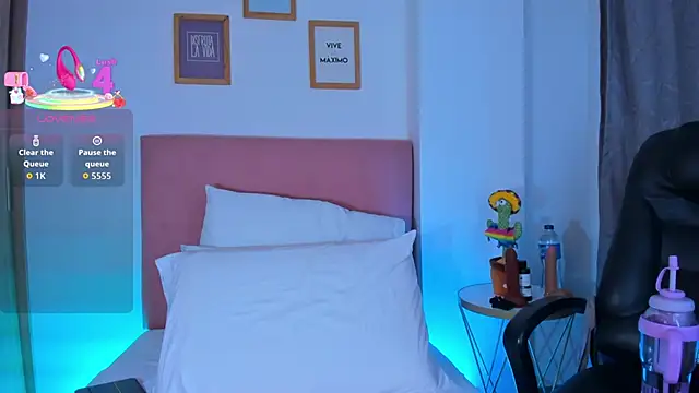 samantha x s online show from November 19, 2025, 3:39 am