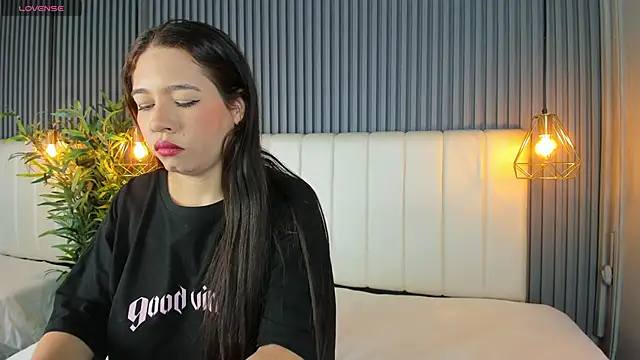 SaraRiley online show from December 4, 2025, 10:40 pm